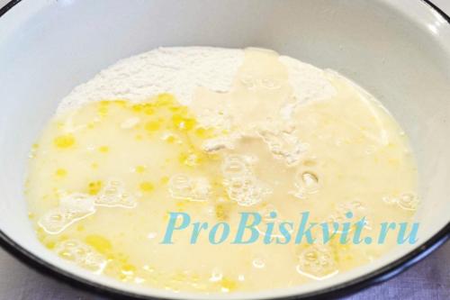 Пицца с солеными огурцами и грибами. Необходимые ингредиенты