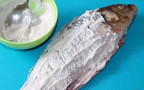 Карп с картошкой запеченный в фольге в духовке. Покрывало из сметаны