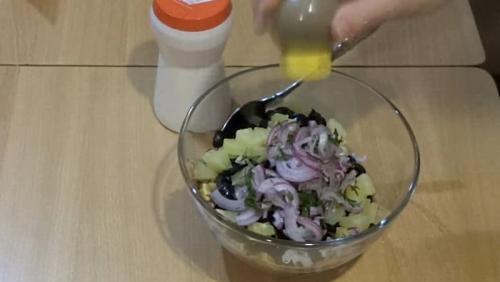 Рецепт салат Клеопатра с курицей и крабовыми палочками. Салат Клеопатра с крабовыми палочками