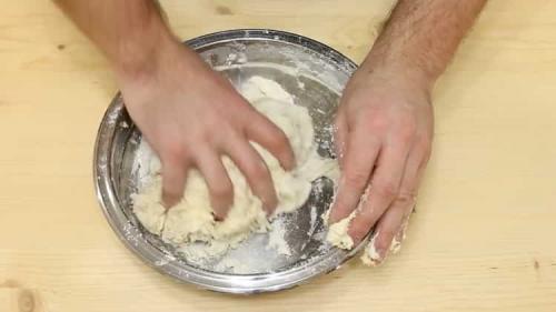 Тесто для пиццы дрожжевое быстрое на молоке рецепт. Пошаговое приготовление