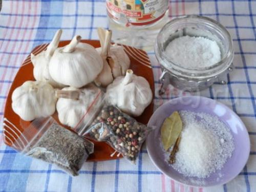 Маринованный чеснок дольками рецепт быстрого приготовления. Маринованный чеснок дольками на зиму: рецепт с фото