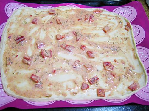 Рецепт пиццы с курицей, оливками и солеными огурцами