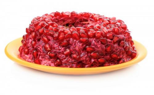Слоеный салат с курицей и черносливом и грецкими орехами и сыром. Салат слоеный с курицей и черносливом