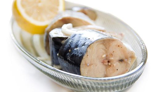 Рецепт, как вкусно посолить скумбрию в домашних условиях вкусно и быстро. Скумбрия солёная в домашних условиях