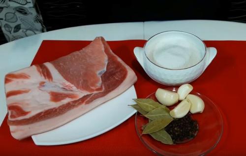 Как засолить сало с чесноком в пакете. Сало сухого посола с чесноком и перцем — самый вкусный рецепт сала в домашних условиях