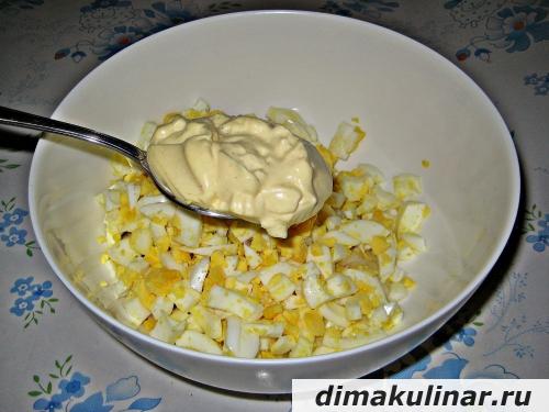 Как замариновать лук для салата с кальмарами. Самый вкусный и простой салат с кальмарами и яйцом «Морской сюрприз»