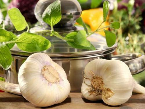 Чеснок маринованный зубчиками на зиму простой рецепт. Как мариновать чеснок на зиму в домашних условиях — рецепты зубчиками и головками