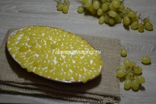 Салат с виноградом и курицей и грецкими орехами и сыром рецепт. Салат Тиффани с виноградом, курицей и орехами