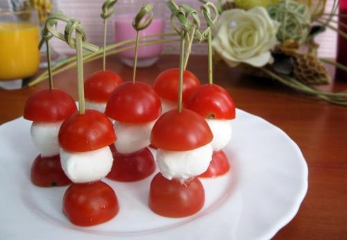 Накрыть фуршетный стол на работе недорого. Выбираем недорогие закуски для фуршета на работе: простые и на скорую руку