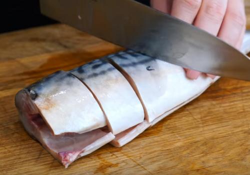 Как в рассоле посолить скумбрию в домашних условиях вкусно и быстро в рассоле. Вкуснейшая малосольная скумбрия в масле