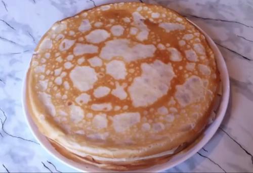 Толстые блины на кефире с кипятком. Заварные блинчики на кефире с кипятком