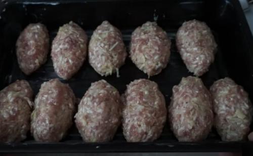 Ленивые голубцы в духовке в томатно-сметанном соусе рецепт с пошаговым. Рецепт ленивых голубцов на противне с подливкой