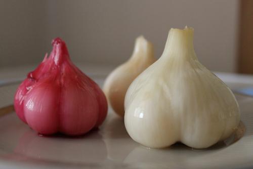 Сколько маринуется чеснок. Маринованный чеснок: консервируем и корешки, и верхушки