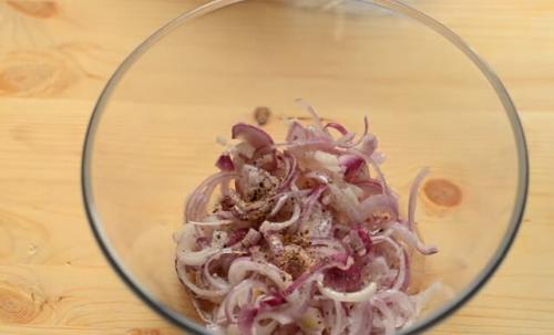 Как быстро и вкусно посолить скумбрию в домашних условиях вкусно. Как засолить скумбрию вкусно и быстро за 2 часа: в маринаде быстрого приготовления