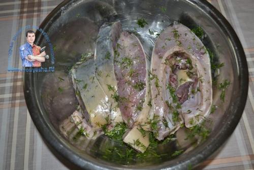 Карп в духовке с картошкой в майонезе. Карп запеченный в духовке с картошкой. Рецепт с фото кусочками