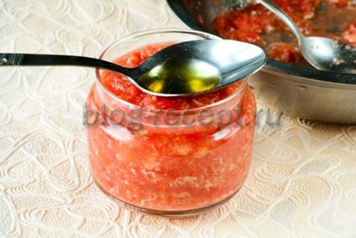 Хреновая закуска из помидор с хреном и чесноком на зиму вареная. Ингредиенты: