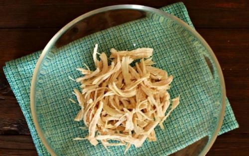 Яичные блинчики без крахмала для салата рецепт. Сырный салат из блинчиков.