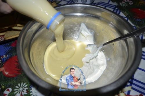 Торт из печенья юбилейное без выпечки со сгущенкой и сметаной. Рецепт торта без выпечки из печенья со сгущенкой и сметаной