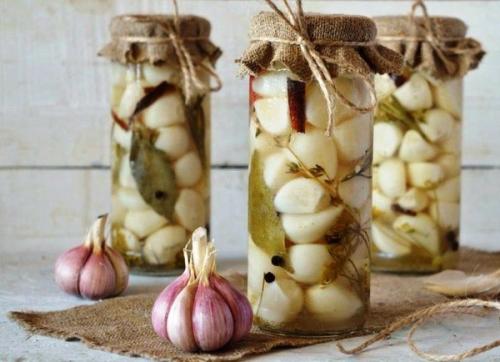 Маринованный чеснок без уксуса. Маринованный чеснок – оригинальная закуска своими руками