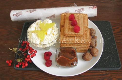 Торт из печенья и сгущенки и творога. Торт из печенья без выпечки с творогом и сгущенкой — К новогоднему столу 2019