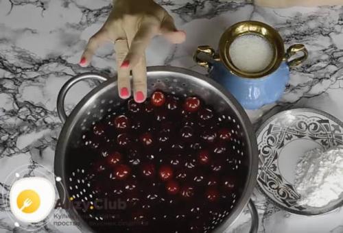 Как сделать начинку для пирожков с вишней замороженной. Пошаговое приготовление