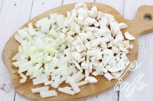 Салат из курицы с черносливом и грецкими орехами и сыром и грибами. Рецепт 1: салат с грибами и черносливом слоями с огурцом (с фото)