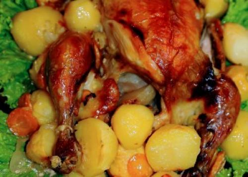 Курица с яблоками в духовке с картошкой в рукаве. Курица с яблоками и картошкой запеченная в духовке