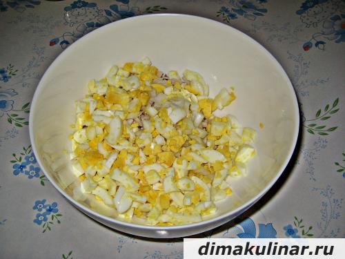 Как замариновать лук для салата с кальмарами. Самый вкусный и простой салат с кальмарами и яйцом «Морской сюрприз»