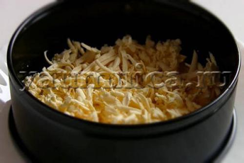 Слоеный салат с крабовыми палочками и ветчиной – пошаговый рецепт с фото