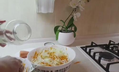 Маринованная капуста быстрого приготовления быстро и очень вкусно. Капуста маринованная быстрого приготовления — ну очень вкусный рецепт на 3 литровую банку