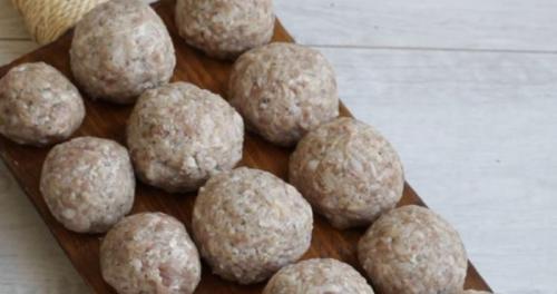 Тефтели в сметанном соусе — готовим по нашим рецептам