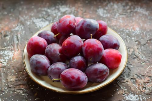 Компот из сливы на зиму простой рецепт. Компот из сливы на зиму