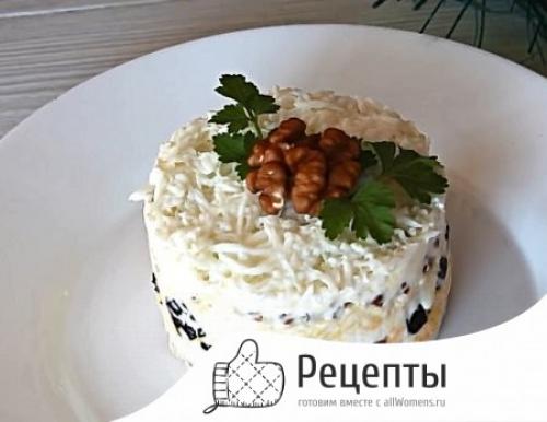 Рецепт салата курица с черносливом и грецкими орехами с сыром. Способ приготовления
