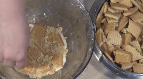 Ленивый торт из печенья со сметаной. Торт без выпечки из печенья, сметаны и бананов за 15 минут