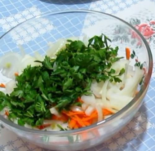 Карп в духовке со сметаной. Карп запеченный в сметане в духовке рецепт