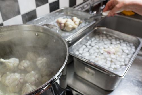 Маринованный чеснок хрустящий. Маринованный чеснок