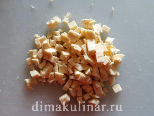 Салат с крабовыми палочками и плавленным сыром и яйцом и чесноком. Салат с плавленным сыром и крабовыми палочками