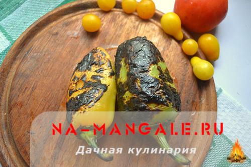 Салат с копченой курицей и крабовыми палочками и помидорами. Салат с курицей и крабовыми палочками
