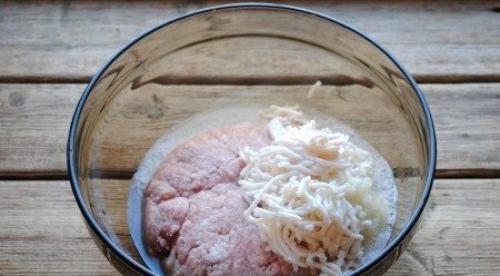 Свинина в пищевой пленке. Как делать колбасу в пищевой пленке в домашних условиях