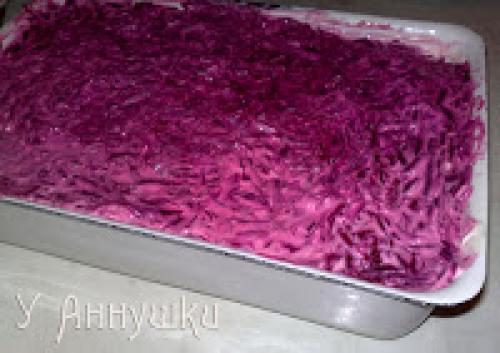 Лук маринованный в уксусе для селедки под шубой. Селедка под шубой. Хитрости приготовления.