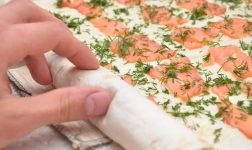 Что можно завернуть в лаваш на скорую руку. Рулетики из лаваша с красной рыбой (семгой) и сливочным сыром