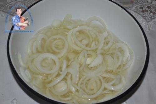 Как замариновать лук для соленой селедки с уксусом