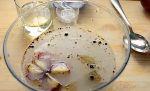 Как посолить быстро скумбрию в домашних условиях вкусно. Как засолить скумбрию вкусно и быстро за 2 часа: в маринаде быстрого приготовления