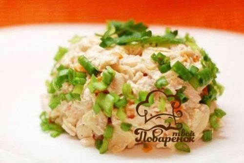 Салат с яичными блинчиками курицей и грибами. Салат с яичными блинами, курицей и грибами