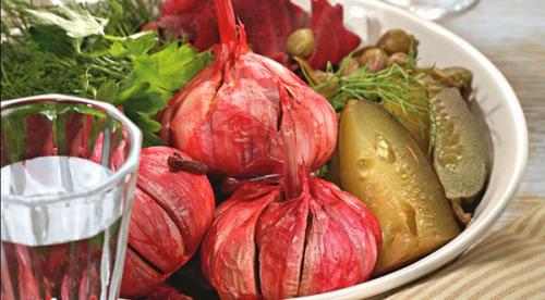 Маринованный чеснок со свеклой рецепт, как на рынке. Маринованный розовый чеснок со свеклой