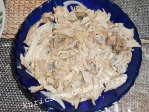 Салат с курицей и черносливом и ананасом. Салат с курицей, черносливом и ананасом