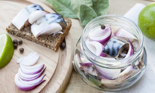 Рецепт, как вкусно посолить скумбрию в домашних условиях вкусно и быстро. Скумбрия солёная в домашних условиях