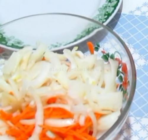 Карп в духовке со сметаной. Карп запеченный в сметане в духовке рецепт