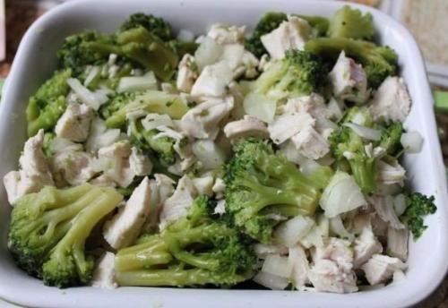 Запеканка с брокколи и курицей. Простой способ приготовления диетической запеканки с сыром