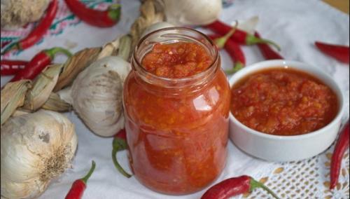 Хреновая закуска из помидор с хреном и чесноком на зиму. Помидоры с хреном и чесноком